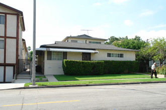 315 E Providencia Ave in Burbank, CA - Building Photo - Building Photo