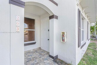 8535 SW 152nd Ave in Miami, FL - Building Photo - Building Photo