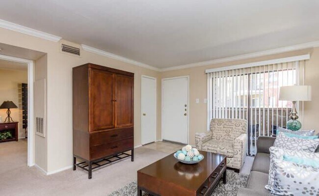 7100 Almeda Rd in Houston, TX - Building Photo - Building Photo