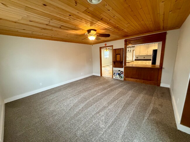 401 3rd St in Searsboro, IA - Foto de edificio - Building Photo