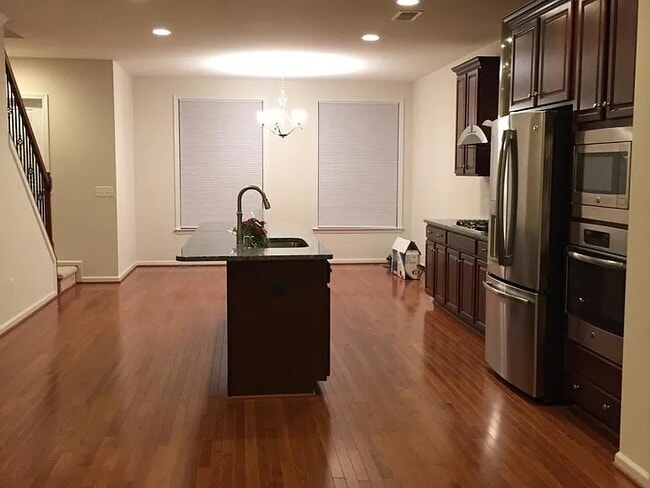 23447 Epperson Sq in Ashburn, VA - Foto de edificio - Building Photo