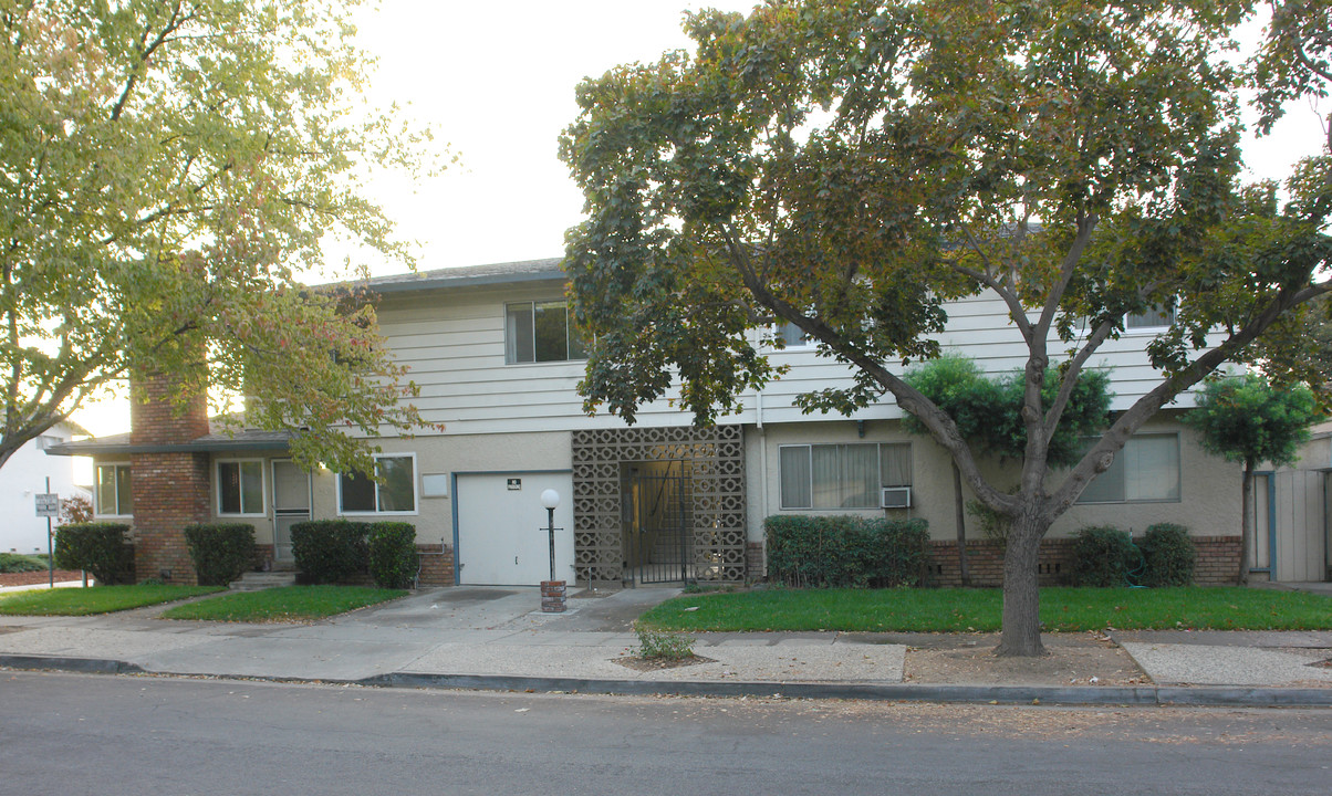 924 College Dr in San Jose, CA - Foto de edificio