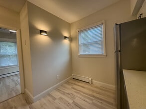 72 Stewart St in Bristol, CT - Building Photo - Building Photo