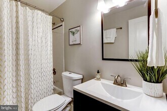 223 18th St SE, Unit 2 in Washington, DC - Building Photo - Building Photo