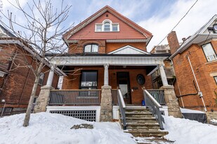 28 Eastbourne Av in Hamilton, ON - Building Photo