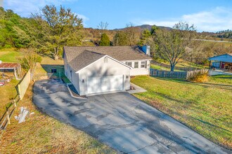 342 Orchard Dr in Daleville, VA - Foto de edificio - Building Photo