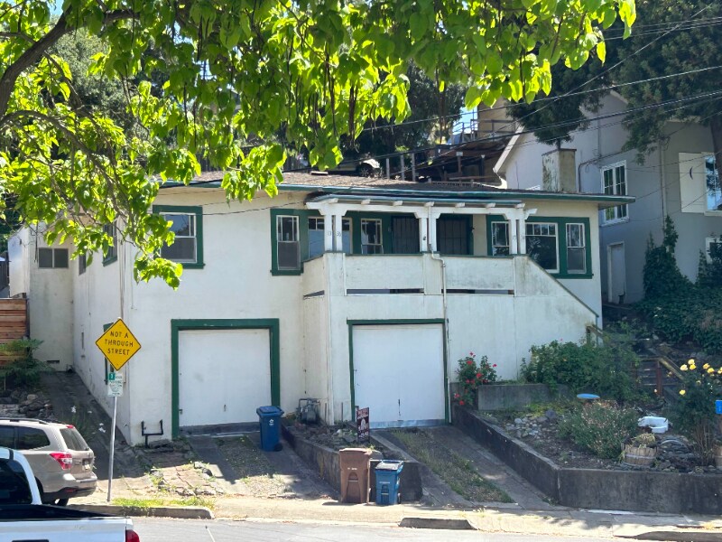 1336 Highland Ave in Martinez, CA - Building Photo