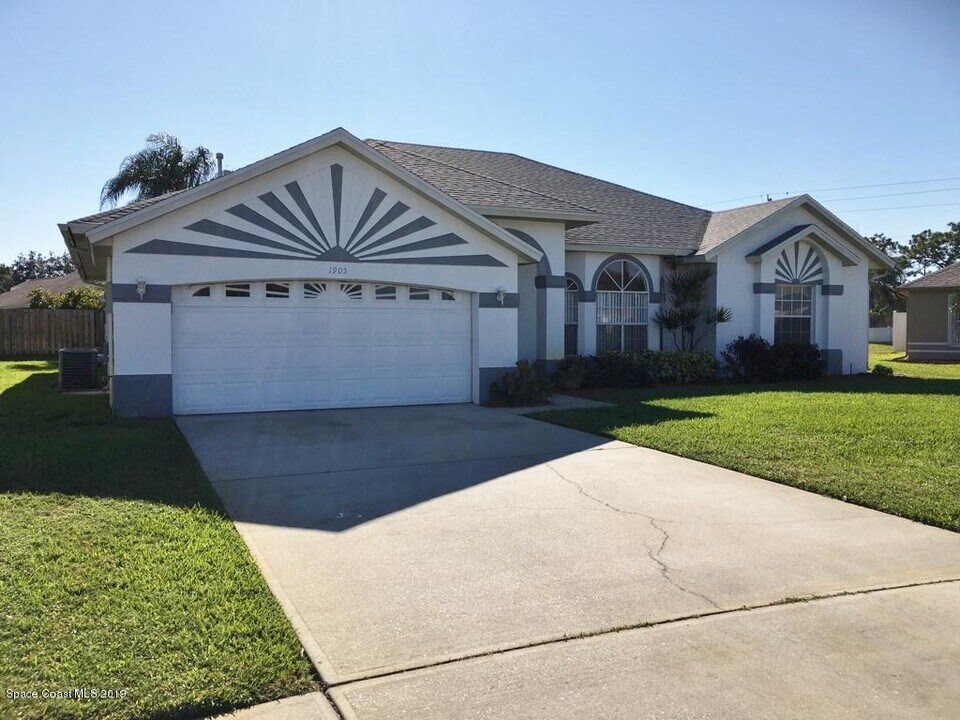 1905 Slone Blvd in Melbourne, FL - Building Photo