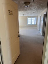 1 Church St, Unit 201 in Wilmington, MA - Foto de edificio - Building Photo