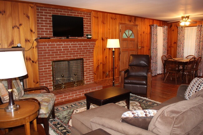 133 Rockdale Ave in Swannanoa, NC - Building Photo - Building Photo