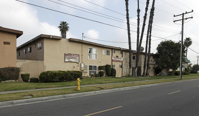 Westminster Arms Apartments in Westminster, CA - Building Photo - Building Photo