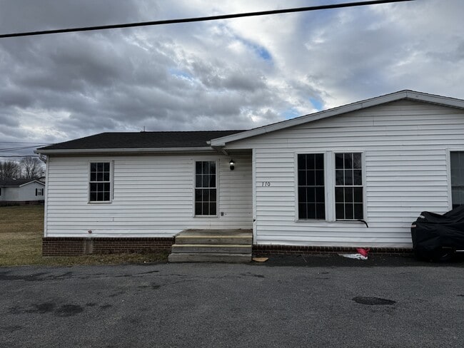 110 Paynes Ford Rd in Martinsburg, WV - Building Photo - Building Photo