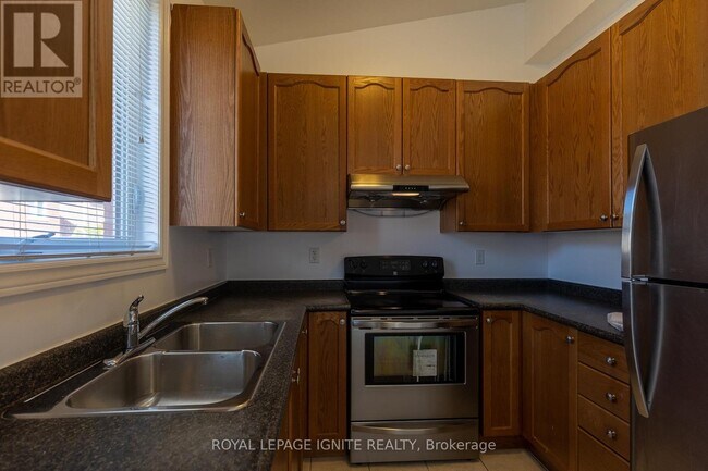 5402 Bellaggio Crescent in Mississauga, ON - Building Photo - Building Photo