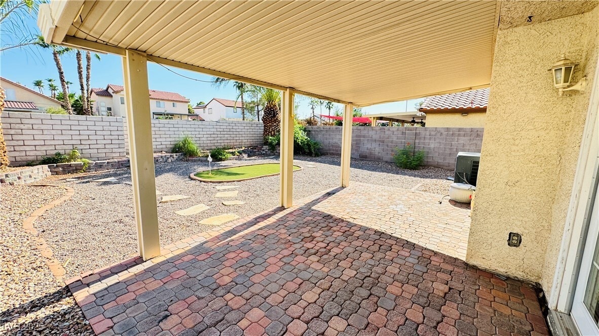 2525 Wolverton Ave in Henderson, NV - Building Photo