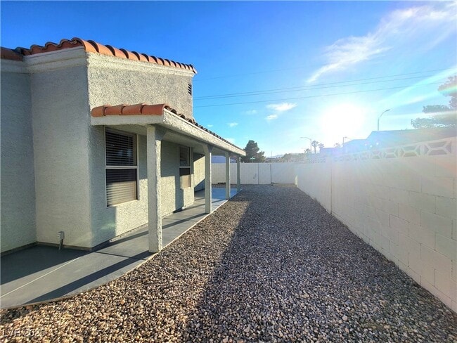 8224 James Grayson Dr