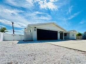 228 Center Rd in Venice, FL - Building Photo - Building Photo