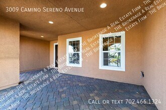 3009 Camino Sereno Ave in Henderson, NV - Building Photo - Building Photo