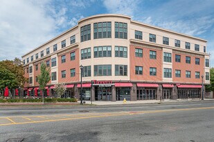 32 Derby Sq, Unit 2 in Salem, MA - Building Photo