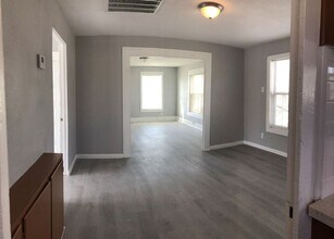 102 N Avenue A in Freeport, TX - Building Photo - Building Photo