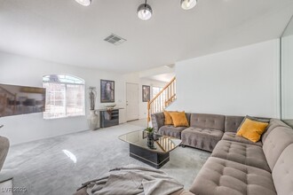 825 Radiant Star St in Las Vegas, NV - Building Photo - Building Photo