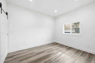 156 S Pecan St in Los Angeles, CA - Foto de edificio - Building Photo