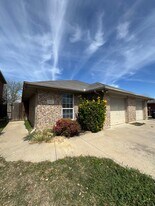 5801 Swords Dr in Fort Worth, TX - Building Photo