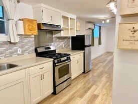 3736 SE Clay St, Unit B