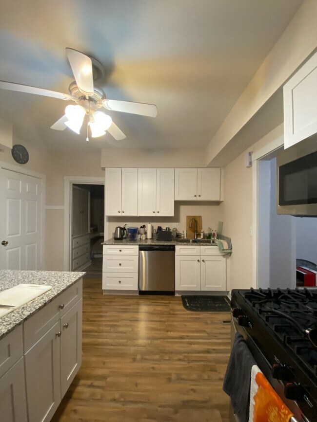 5511 W Farragut Ave, Unit 2 in Chicago, IL - Building Photo - Building Photo