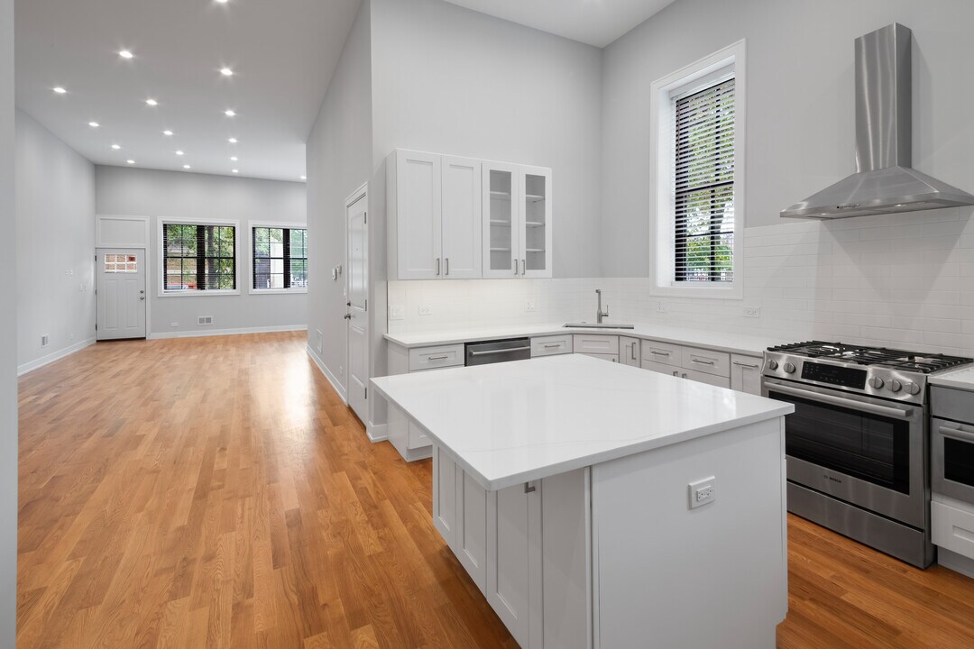 1349 N Noble St, Unit 2 in Chicago, IL - Building Photo