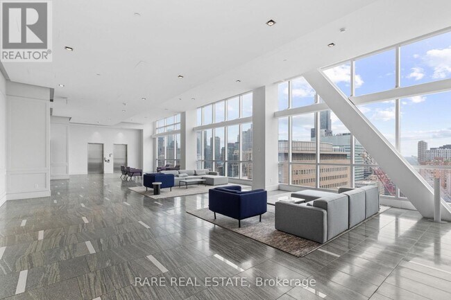 488-3488 University Ave in Toronto, ON - Building Photo - Building Photo