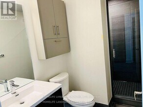 188 Fairview Mall Dr in Toronto, ON - Building Photo - Building Photo