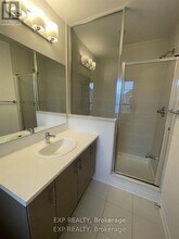 2001 Cameron Lott Cres in Oshawa, ON - Building Photo - Building Photo