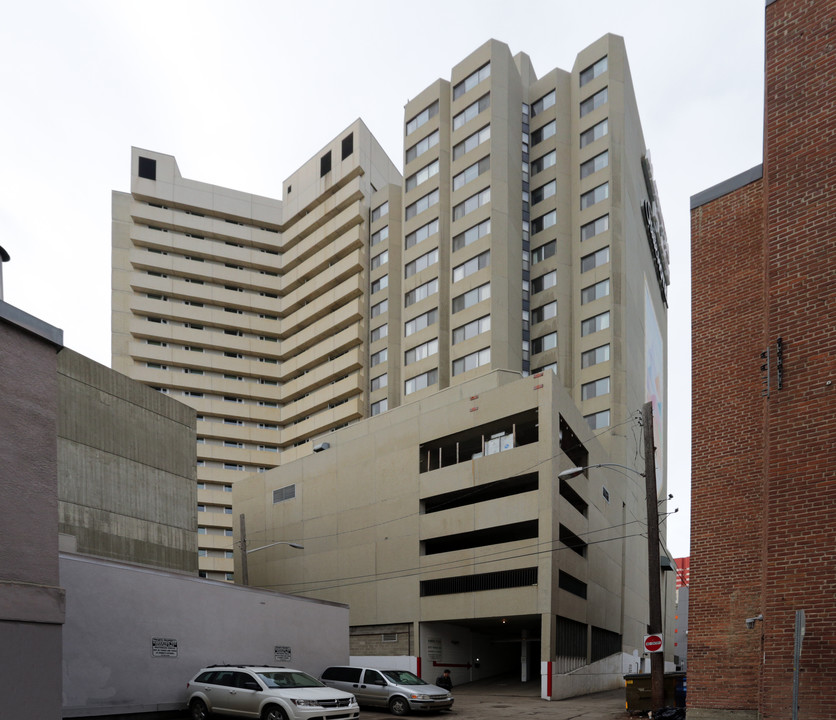 Cathedral Close in Edmonton, AB - Building Photo