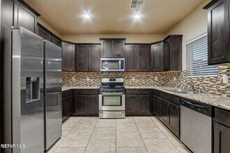 12445 Chamberlain Dr in Horizon City, TX - Building Photo - Building Photo