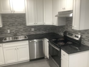 2121 Vanderbilt Ln, Unit #3 in Redondo Beach, CA - Building Photo - Building Photo