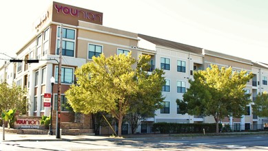 YOUnion at Columbia (Student Housing) in Columbia, SC - Foto de edificio - Building Photo