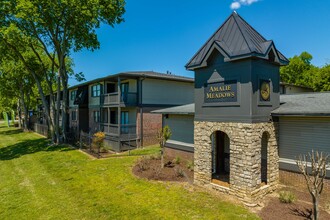 Amalie Meadows Apartments in Madison, TN - Foto de edificio - Building Photo