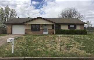 1813 N Chambers Ave in Claremore, OK - Building Photo