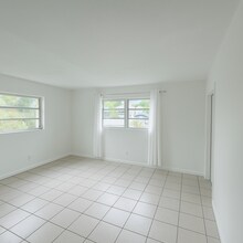 2650 NE 215th St in Miami, FL - Building Photo - Building Photo
