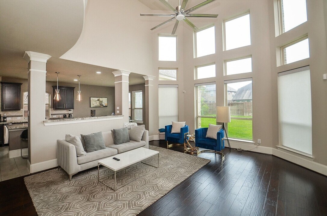 10010 Cypress Path in Missouri City, TX - Building Photo