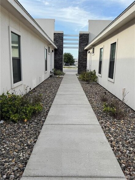 2022 Summerland Ln, Unit 4 in Edinburg, TX - Building Photo - Building Photo