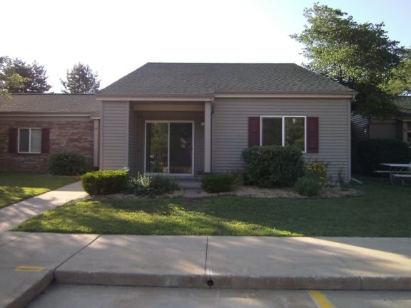 Pine Valley Place in Constantine, MI - Building Photo