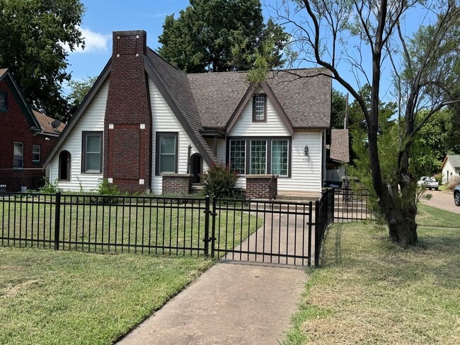 property at 502 S Garfield St