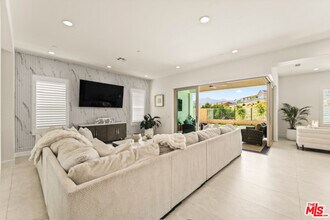 11767 Toyon Dr in Chatsworth, CA - Building Photo - Building Photo