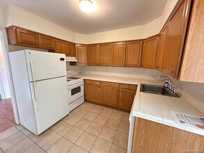 54 Hickory Rd in Port Washington, NY - Building Photo - Building Photo