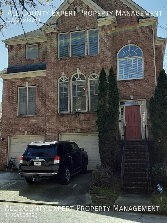 property at 907 Lenox Ct NE