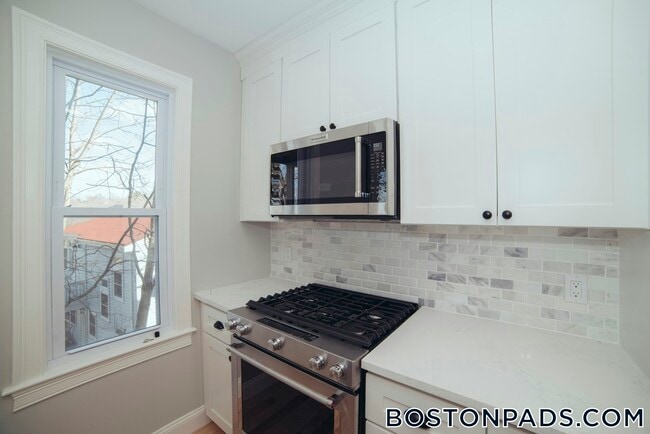 10 Duffley Ct, Unit 2 in Brookline, MA - Building Photo - Building Photo