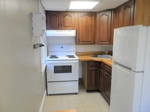 130 Park St, Unit 2 in North Reading, MA - Foto de edificio - Building Photo