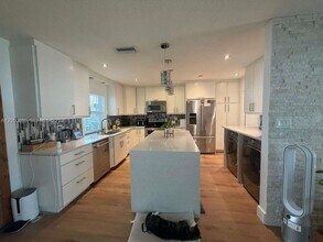 8202 NW 91st Terrace in Tamarac, FL - Building Photo - Building Photo