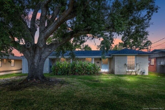 417 E Claude St in Lake Charles, LA - Building Photo - Building Photo